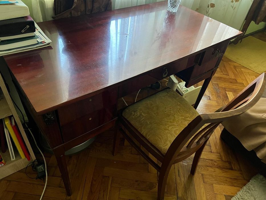 Vând ieftin piese de mobilier - canapele, biblioteca, dulap, birouri