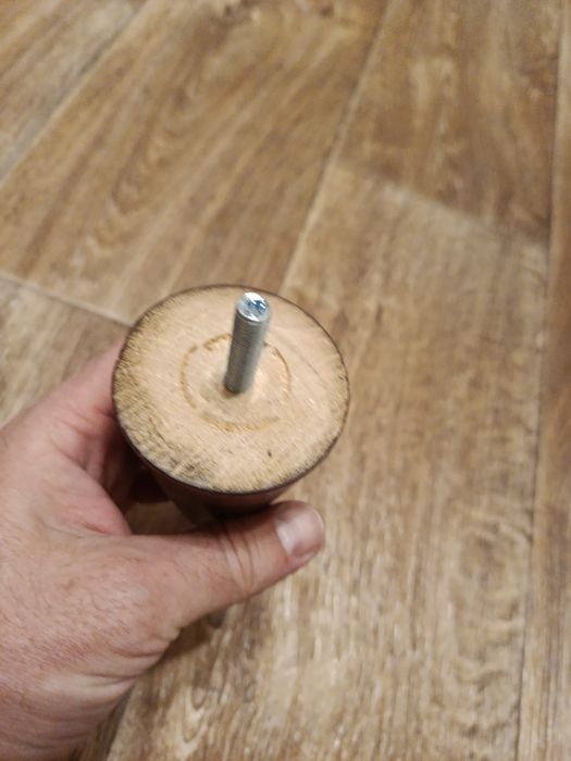 Отдам ножки мебельные.