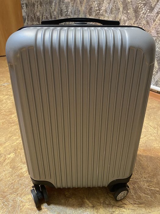 Продам чемодан для путешествии