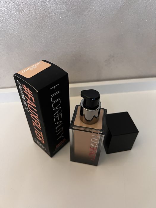 Fond de ten Huda Beauty