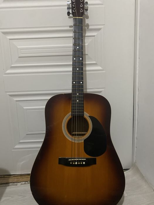 Продам гитару YinYuan срочна , есть торг