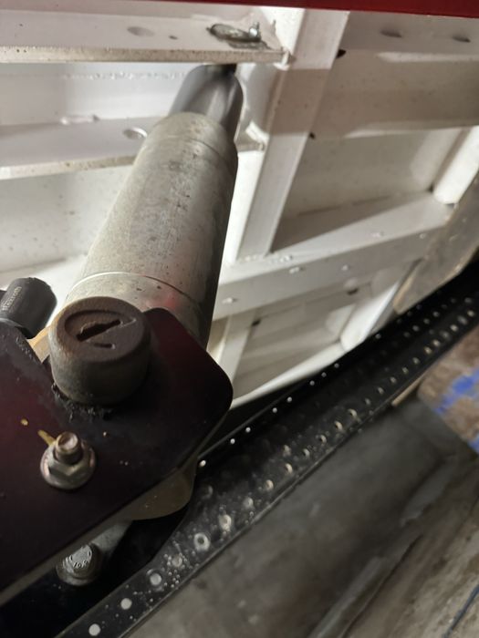 Vand semi sasiu si cilindru si pompa basculare 7.5 t iveco