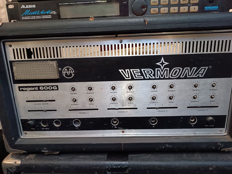 Продавам техника за домашно звукозаписно студио