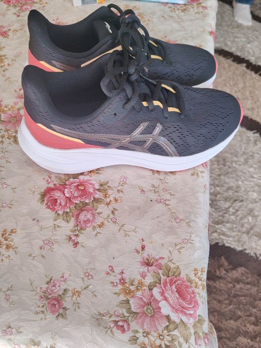 Маратонки за бягане ASICS