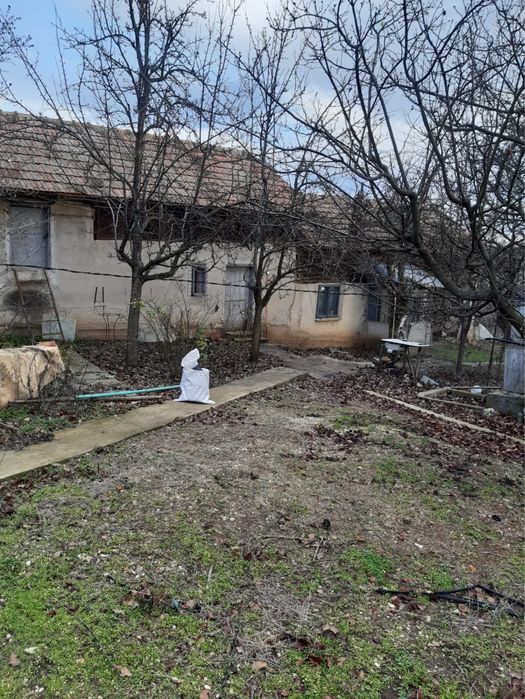 Casa batraneasca com Izvoarele