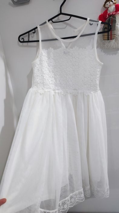 Рокли за момиче . Съвсем нови обличани по един път