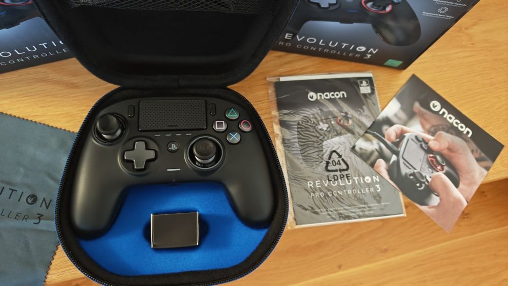 Професионален геймърски джойстик Nacon Revolution Pro Controller 3 за PS4 / PC (НОВ)
​Описание:
