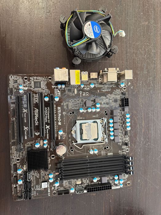 Vand placa de baza asus cu procesor intel i3