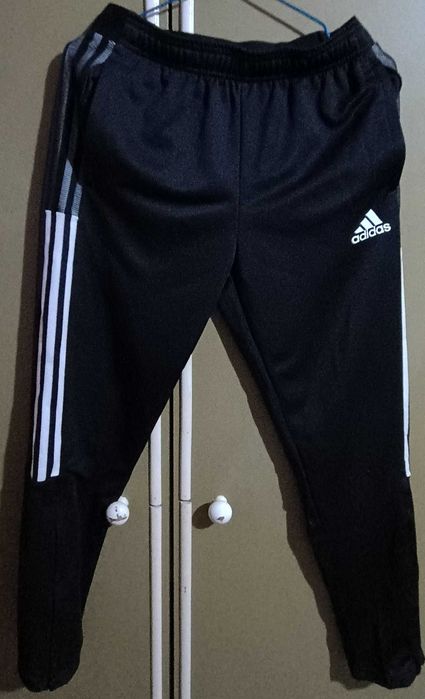 Adidas спортно долнище