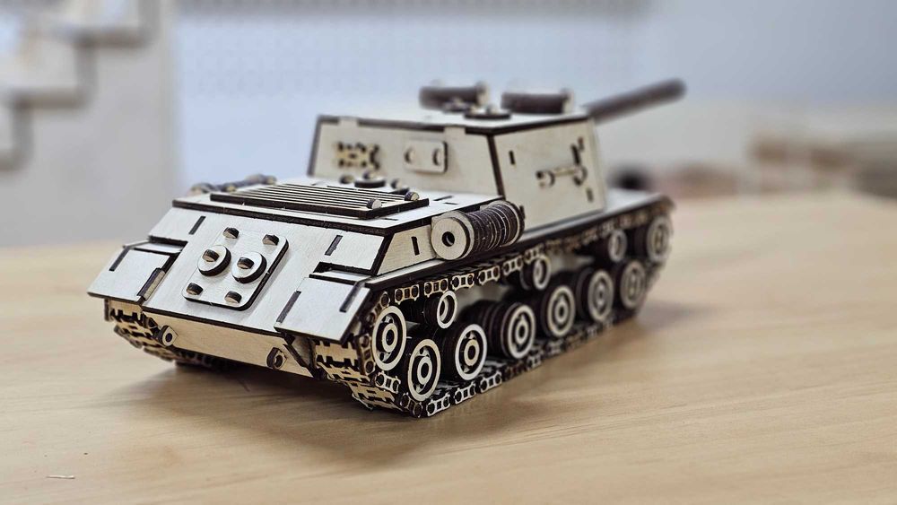 Танк ИСУ 152 из фанеры