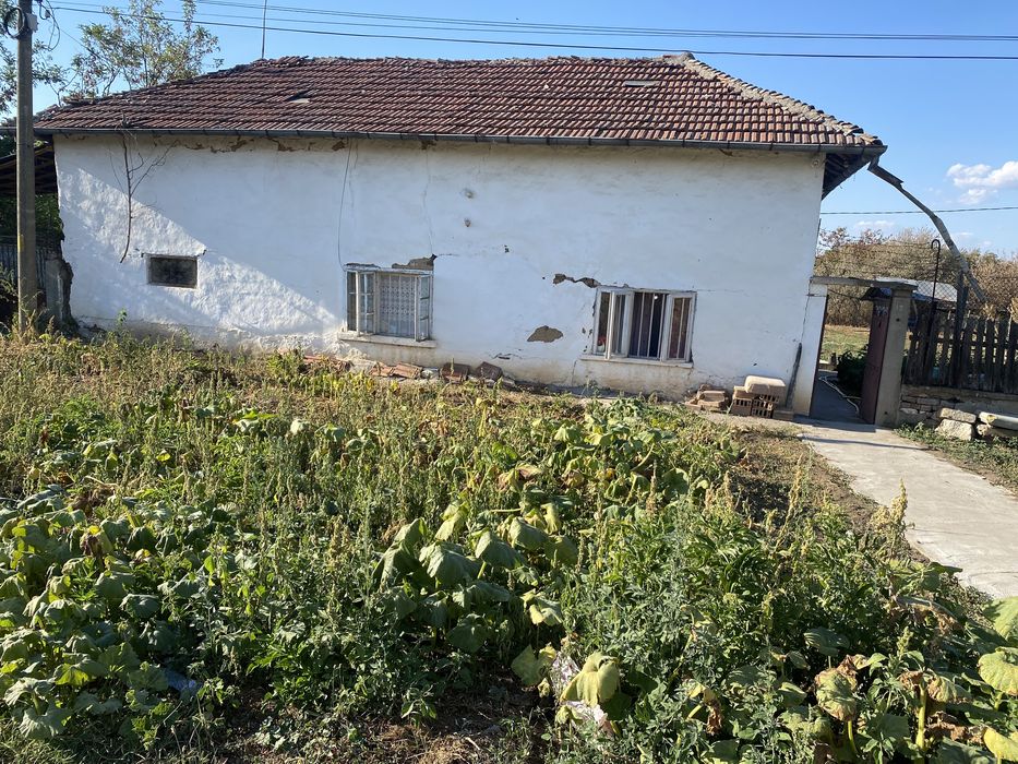 НОВА НАМАЛЕНА ЦЕНА Продавам къща с геран в Пордим