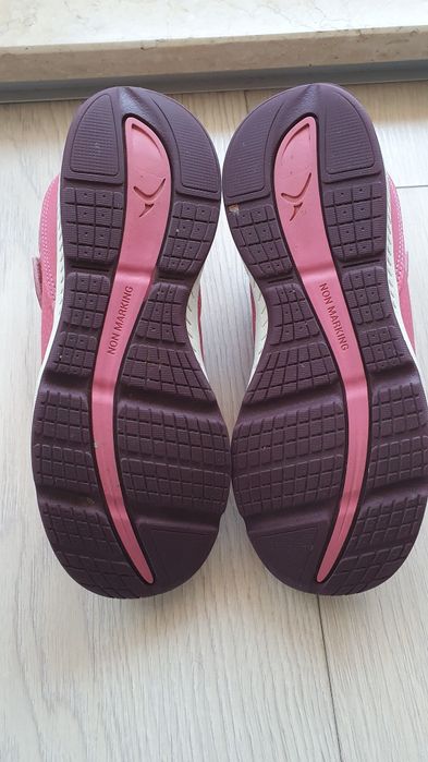 Adidasi Dechatlon fetite roz alb arici marime 30 Curier OLX