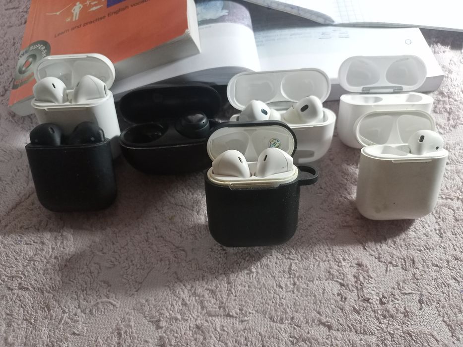 AIR PODS lar sotiladi. Oq qora ranglarda