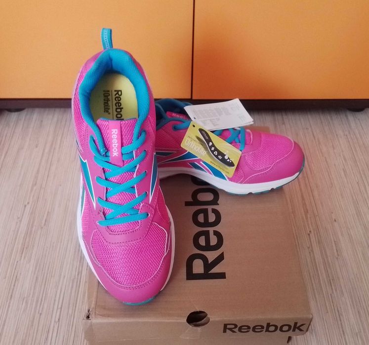 НОВИ Маратонки Reebok 39