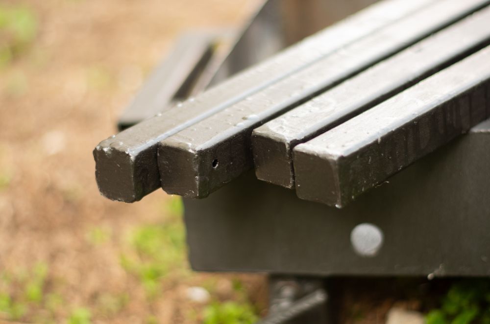 Grătar metalic solid – construcție durabilă, ideal pentru utilizare intensă