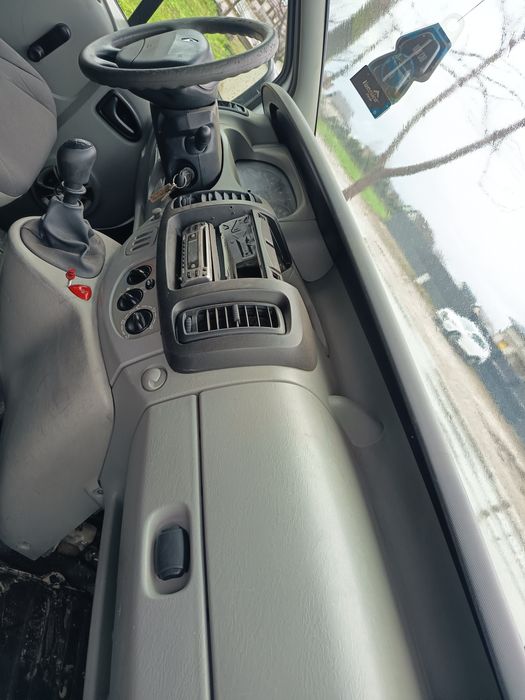 Vând, Schimb Renault trafic 1.9 tdi cu mașina cu locuri.