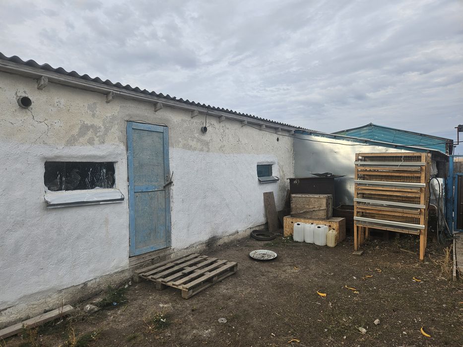 Дара тұрған жер үй сатылады