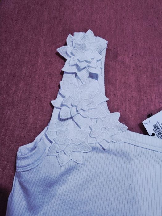 Vând top femei nou cu etichetă