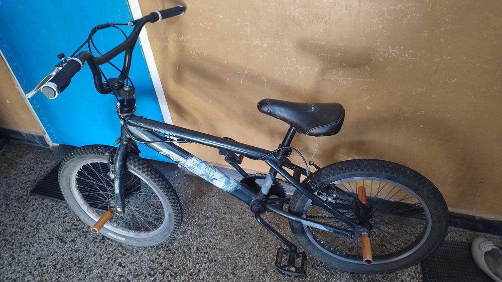 BMX колело с пегове