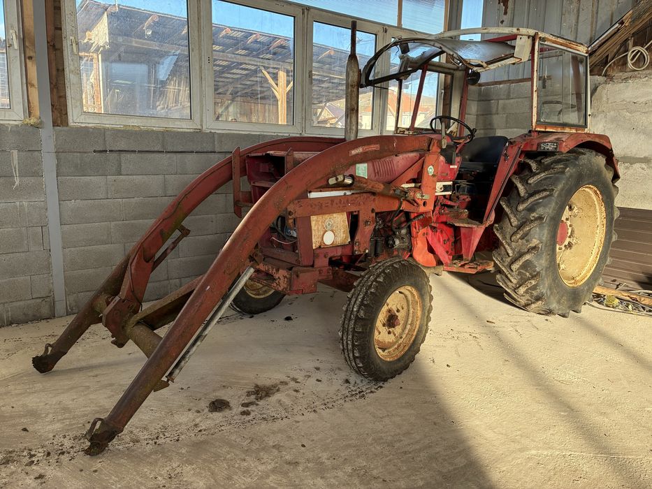 Tractor international 744 cu incarcator