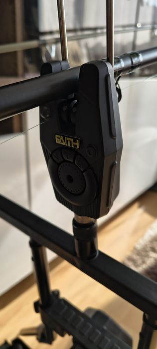 Шаранджийска стойка сигнализатори 3+1 и въдици