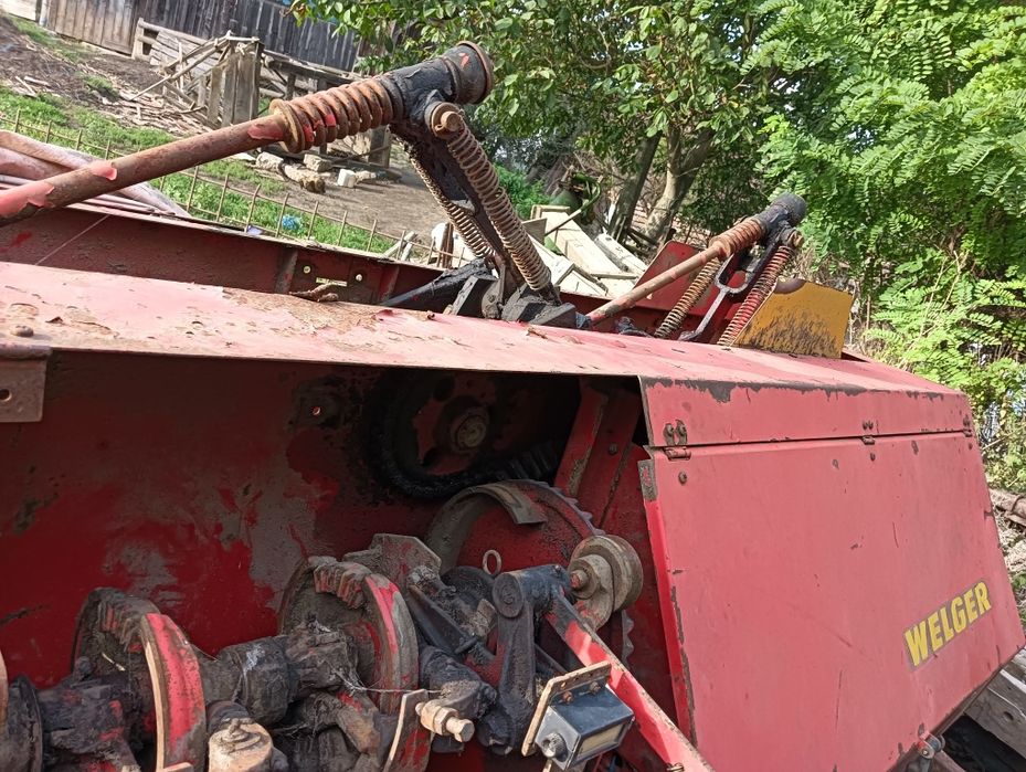 Vând presă de balotat ,