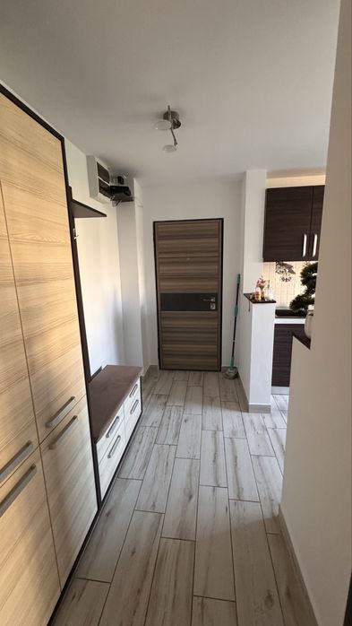 Inchiriez apartament