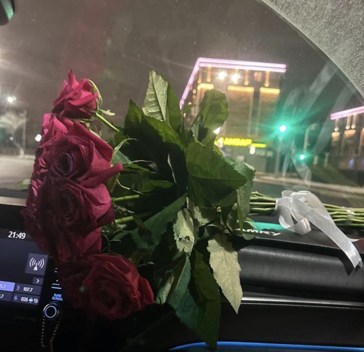 продается метровые розы 21 шт