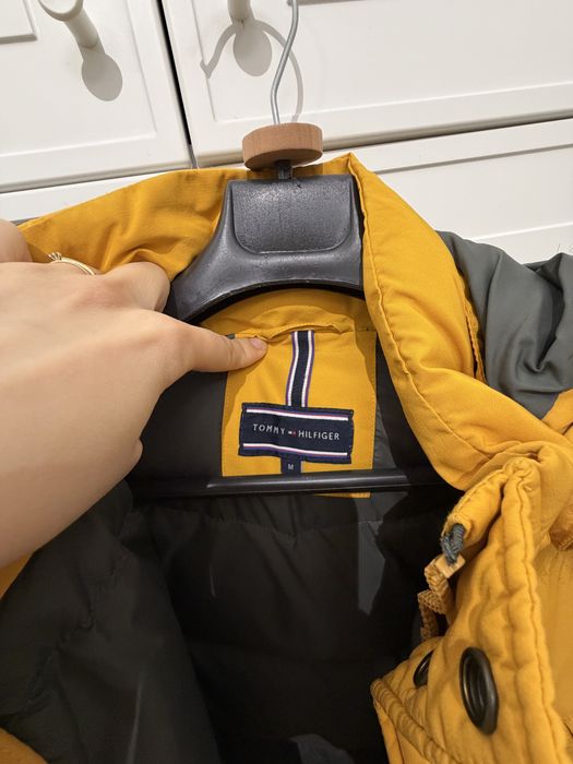 Geaca Tommy Hilfiger cu puf si pene