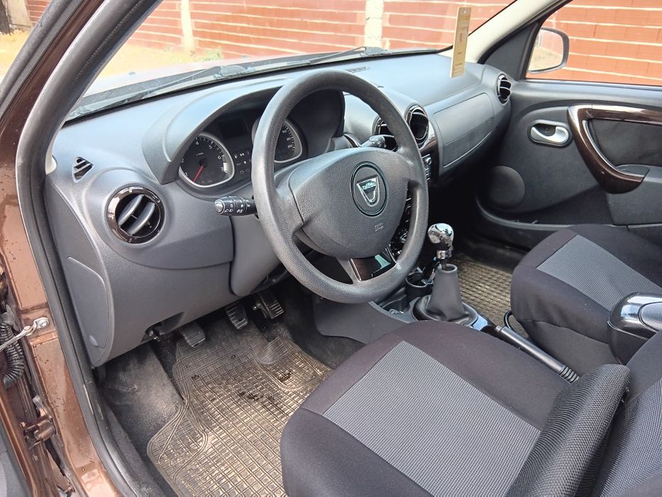 Продавам Dacia Duster 1.6i GAZ