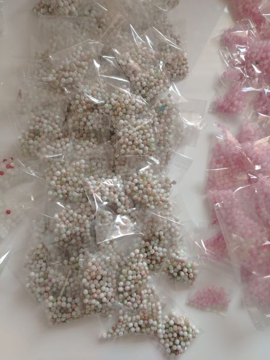 Бисеры 5 тонн оптом отдам, разные виды есть.