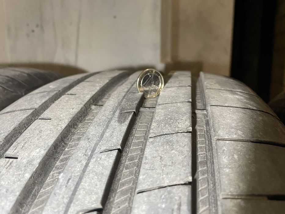 235/45/18 Michelin/GoodYear 2x2