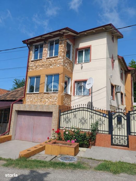 Stefanesti | Proprietate cu doua imobile | Teren 3.297 mp | La 4 km de