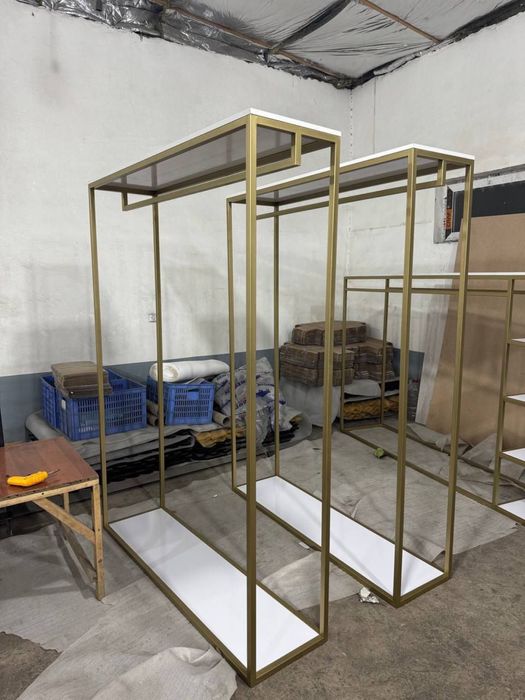 Оборудование для магазина одежды,стеллажи,витрины,рейлы,полки,мебель