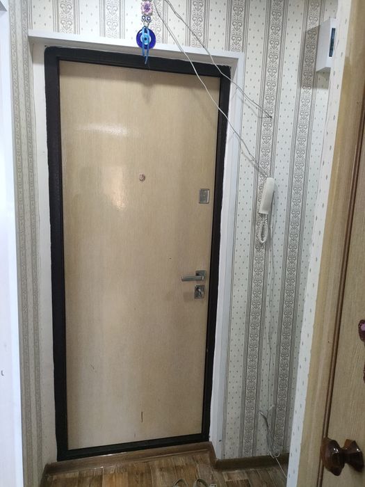 Продам 1комм квартиру