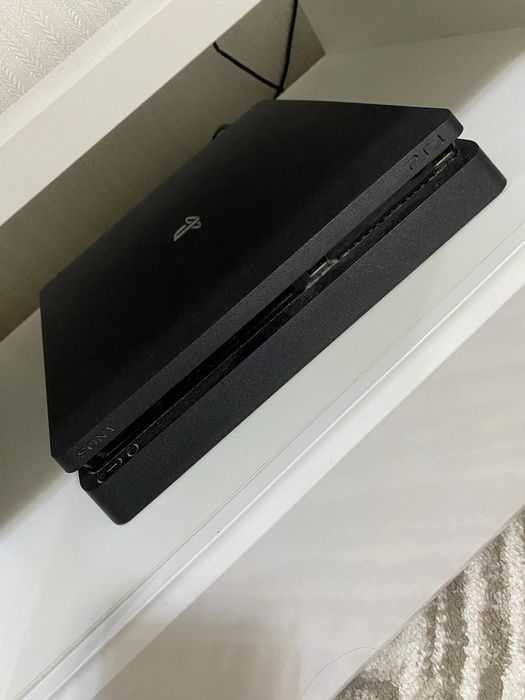 Playstation 4 slim