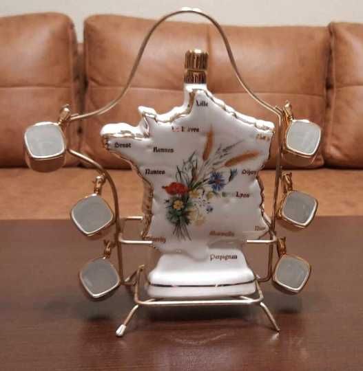 Френска сувенирна бутилка с мини чашки и троен сет от костен порцелан