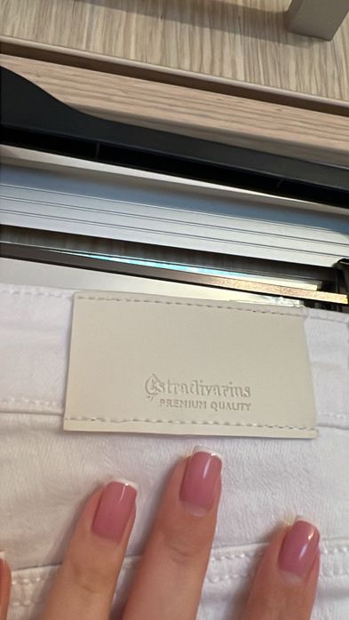 Blugi albi Stradivarius masura 40