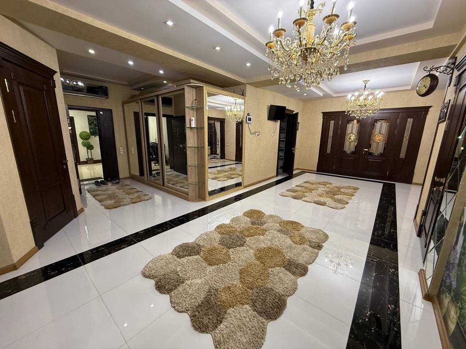 Срочно сдается 3ком кв в новостройке 215кв.м.