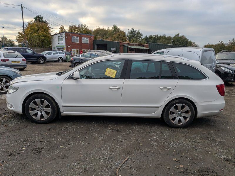 Dezmembrari / Dezmembrez Skoda Superb II Combi (3T5) 1.6 TDI CAYC cutie viteze manual cod culoare LF9E