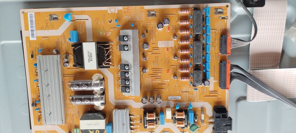 televizorul Samsung pentru piese, ecran defect