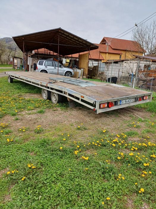 Trailer cu axa viratoare