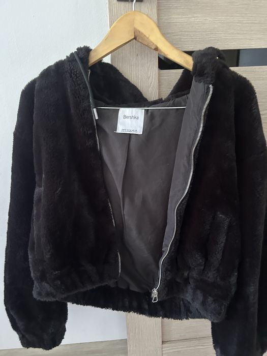 Меховая курточка Bershka