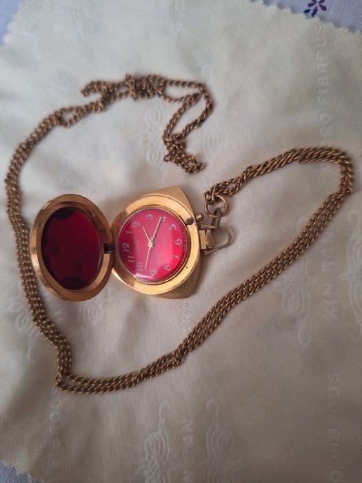 Продам часы брелок Заря