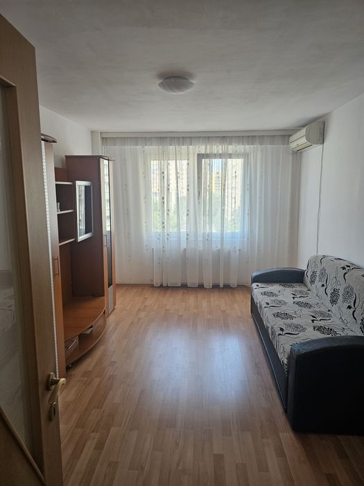Închiriez 2 camere zona Astra