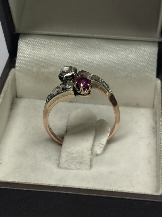 Inel antic aur 18kt.cu rubin si diamante