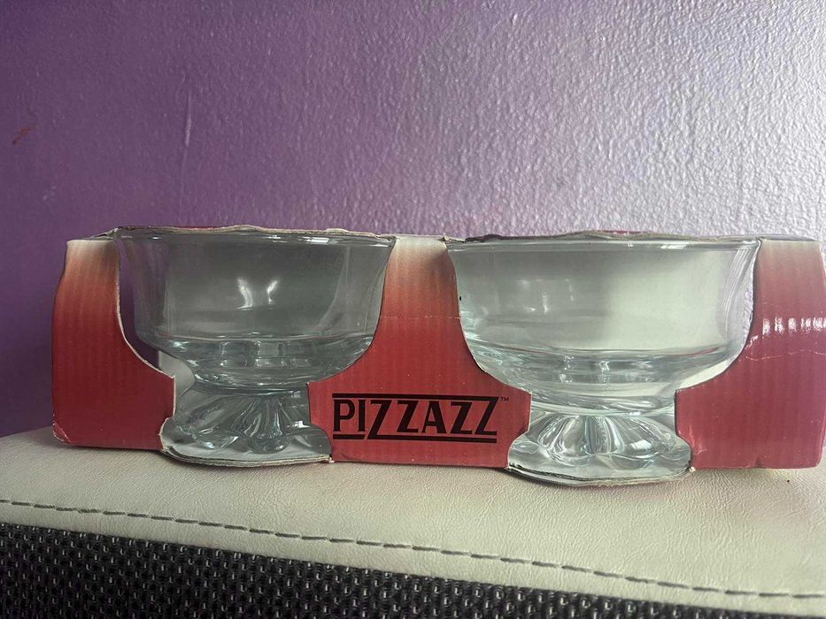 Лот от нови стъклени чинии и купа + две чаши за сладолед