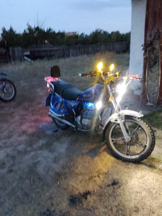 Продам мотоцикл солник 150куб