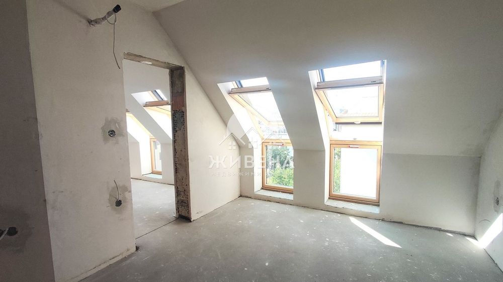 Продава се Четиристаен апартамент в Варна, Базар Левски - 97 кв.м за 2393 €/кв.м - Снимка #7