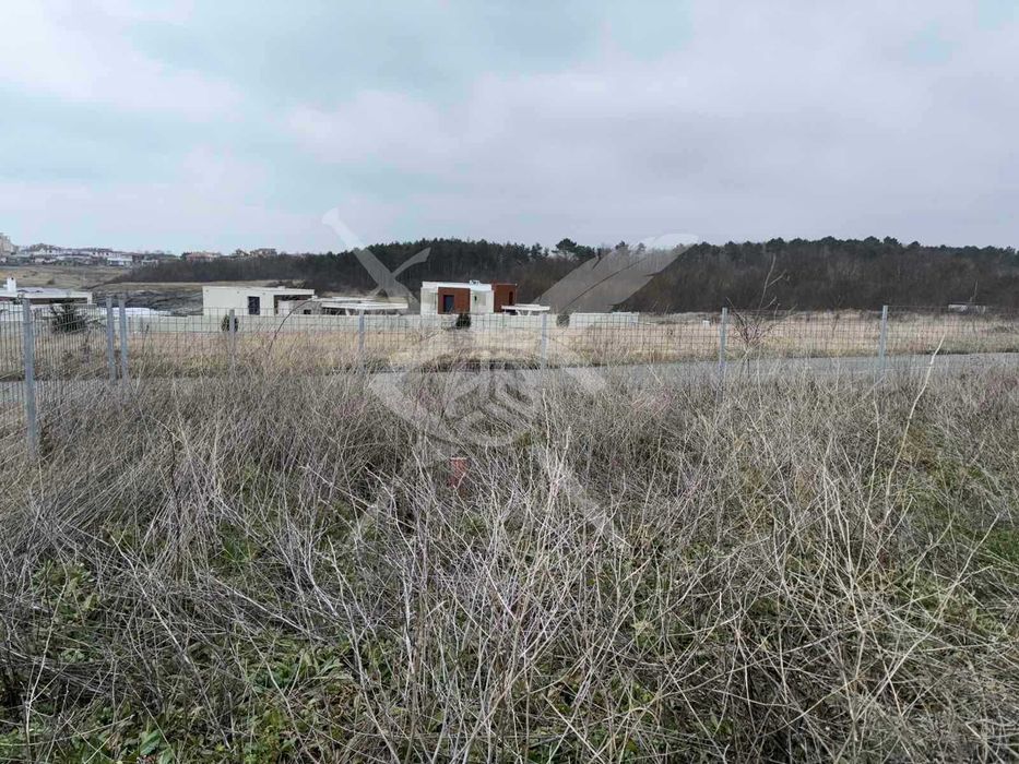 Парцел в с. Лозенец  76520